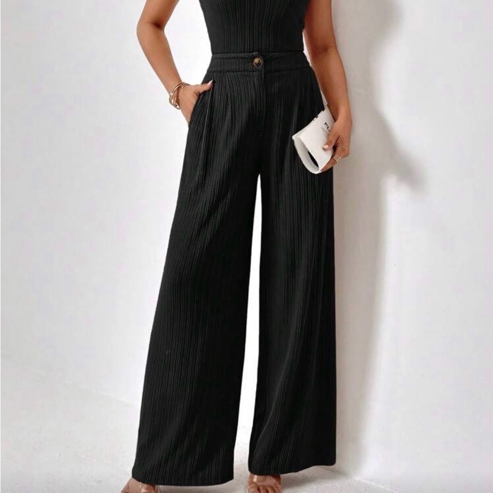 SOLD Black Wide Leg Pleated Stretch Trouser Pants